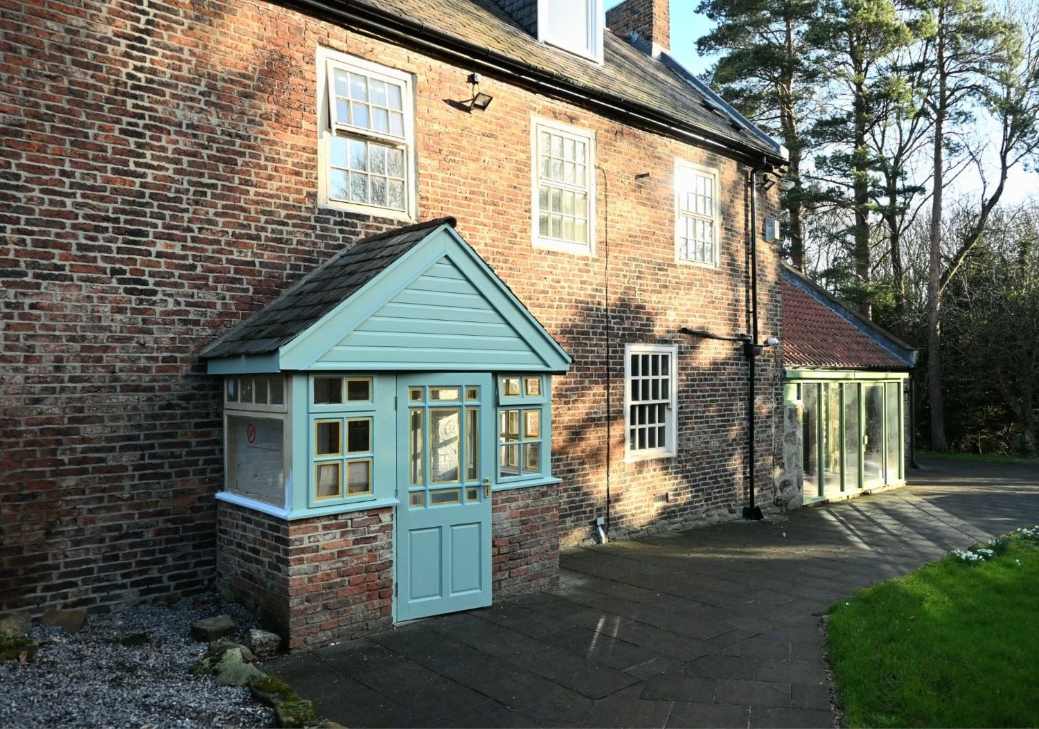 Magpie Farmhouse for 18 Guests image 1